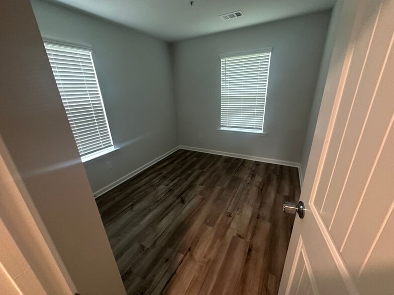 Building Photo - Room in Townhome on Bateman Drive SE