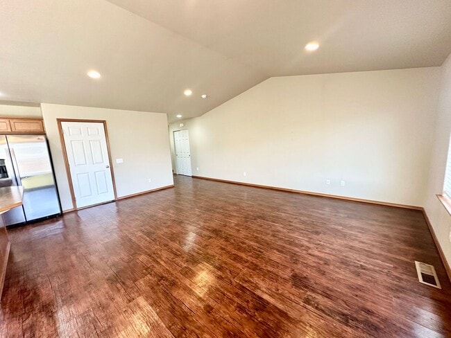 Building Photo - Spacious 3 Bedroom 2 Bathroom Home Now Available