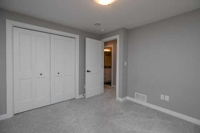 Building Photo - 3715 Fernwood Ln SW