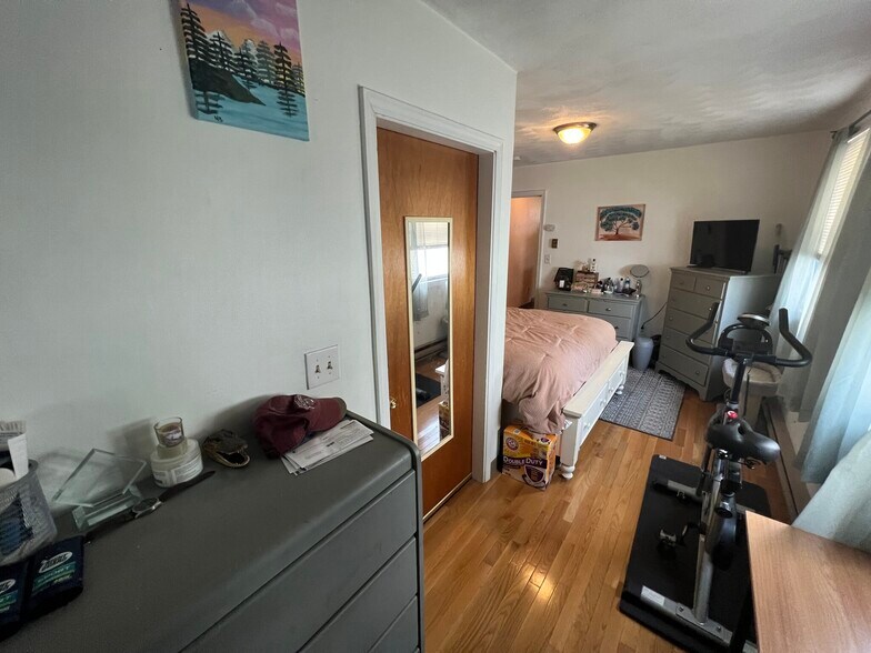 Building Photo - 217 Holland St