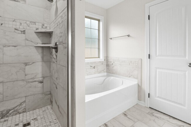 Building Photo - Like New Three Bedroom with Bonus!