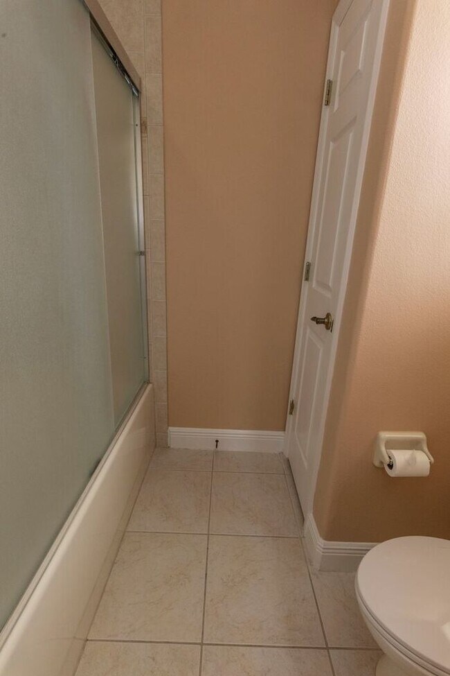 Building Photo - BEAUTIFUL 5 Bedroom/4 Bath Home Located in...