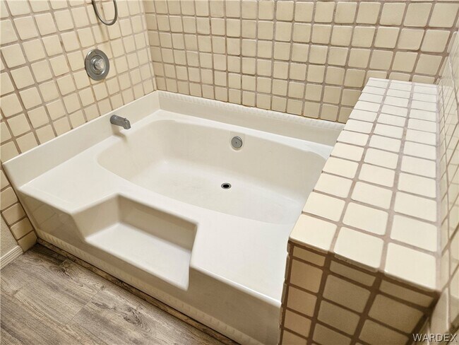 Building Photo - 2022 Merrill Ln