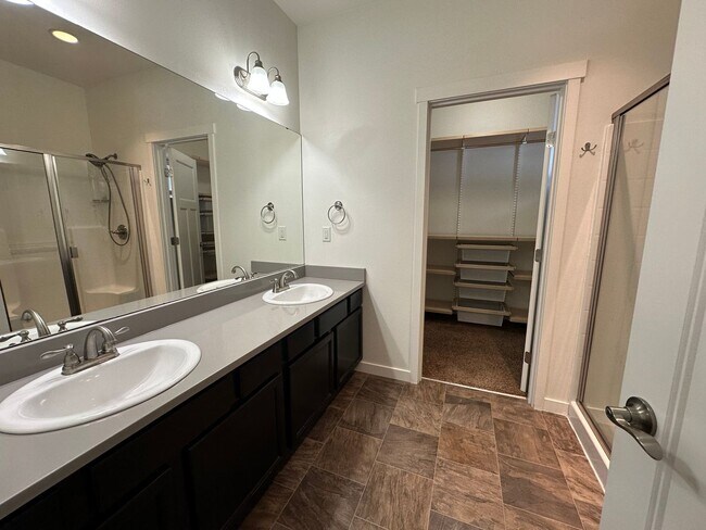 Building Photo - 3 Bed, 2.5 Bath House in Cordata Neighborhood