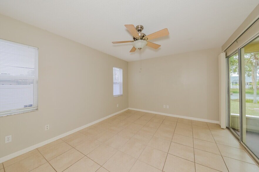 Building Photo - 7703 33rd Ln E