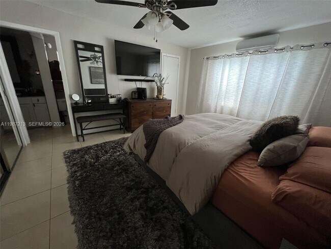 Building Photo - 2040 NE 183rd St