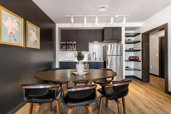 Building Photo - 611 Commerce St