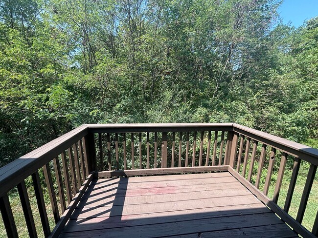 Building Photo - Townhome for rent near post!