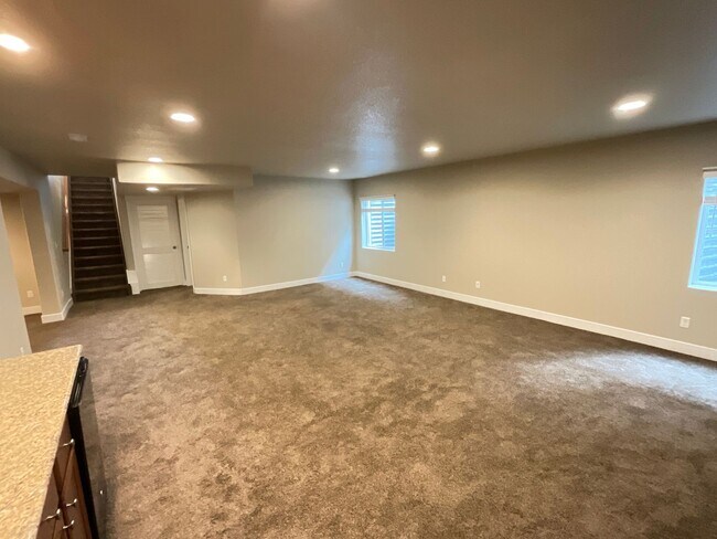 Building Photo - 4 Bedroom Home Available Near Woodmoor Dr ...