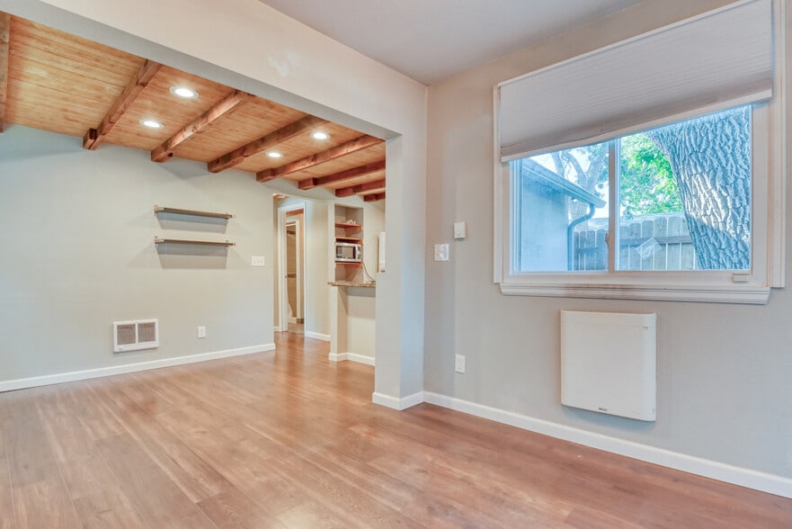 Building Photo - 431 N Franklin St