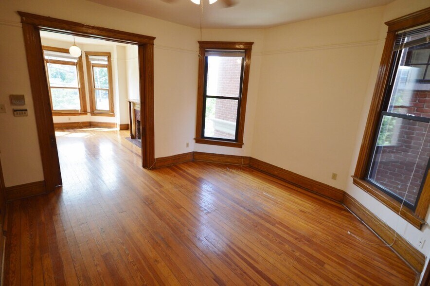 Building Photo - 638 W Drummond Pl
