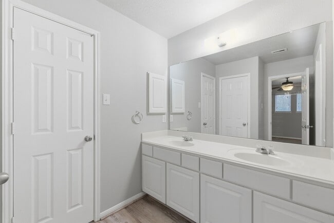 Building Photo - 4910 Conifer Ridge Way