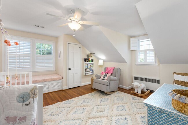 Building Photo - Stunning Irving Park 4 bedroom, 4 bathroom home in Greensboro!