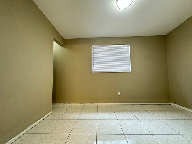 Building Photo - 8728 N Mandarine Pl