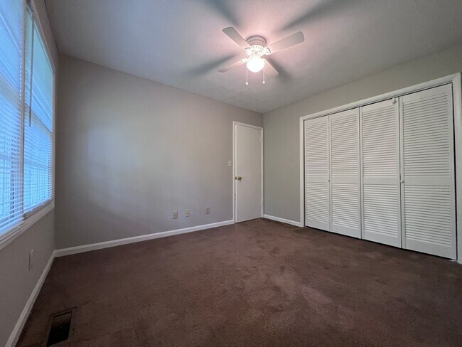 Building Photo - 2 bedroom Townhouse near 5 Points!