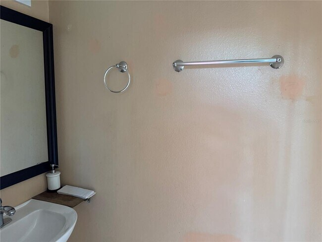 Building Photo - 712 Waxwing Ct