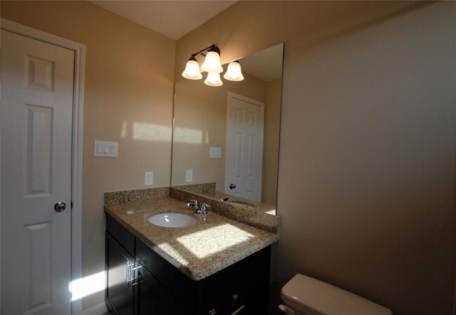 Building Photo - 17145 Wilthorne Garden Ct