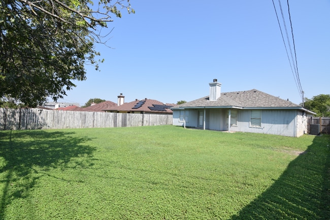 Building Photo - 1002 Clairidge Ave