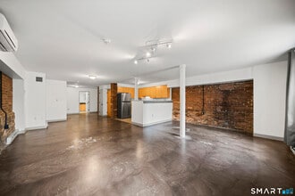 Building Photo - 40 Elm St
