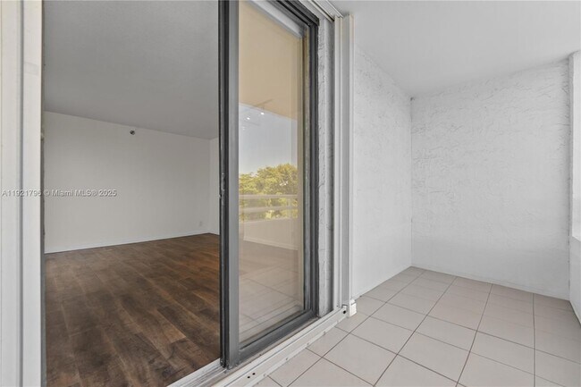 Building Photo - 20225 NE 34th Ct