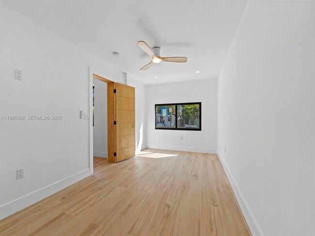 Building Photo - 5841 SW 13th St