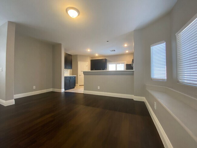 Building Photo - Beautiful 4-Bedroom Home with Den in Mountain’s Edge