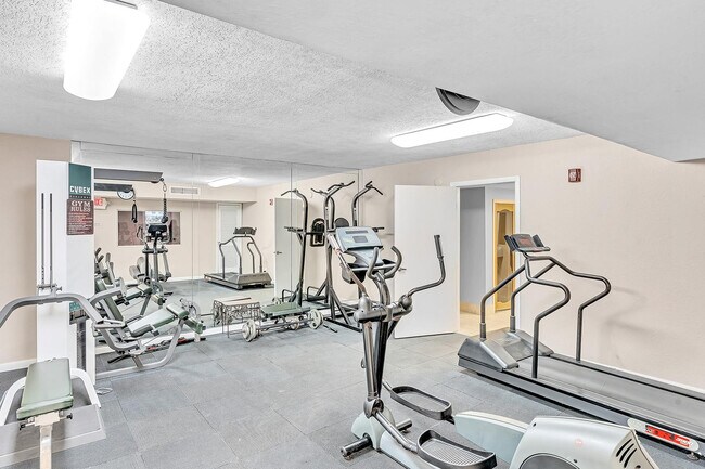 Building Photo - 525 N Ocean Blvd