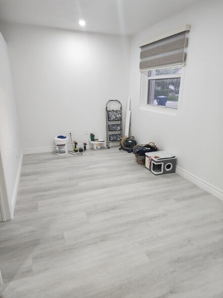 Living room - 15631 SW 98th St