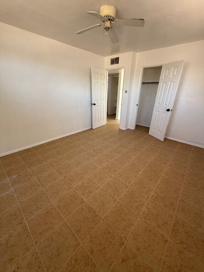 Building Photo - House For Rent