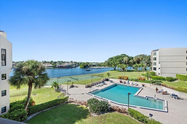 Building Photo - 364 Golfview Rd