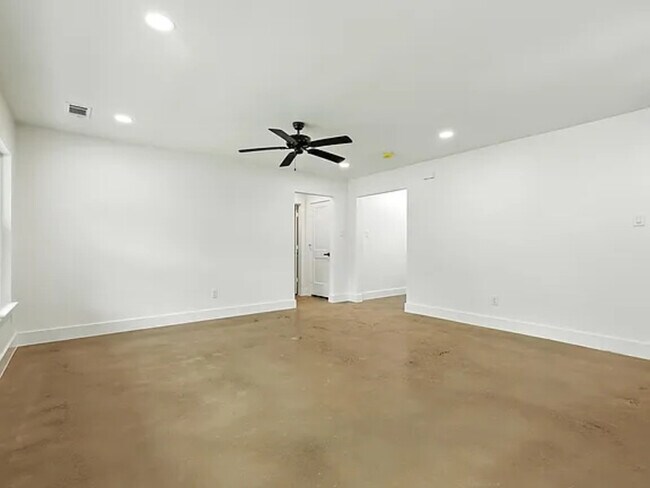 Building Photo - 1004 Branch St