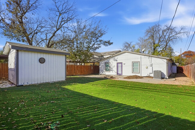 Building Photo - 2933 S Hills Ave