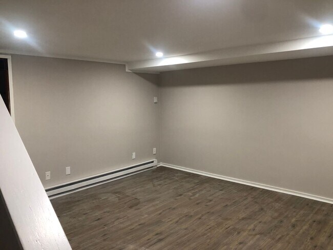 Building Photo - Renovated 2bed 2bath in Middle River