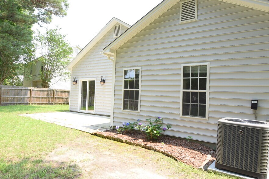 Building Photo - 223 Olde Well Loop Rd