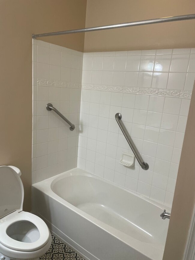 Building Photo - Updated 2  Bedroom, 2 Bath Condo  - Westwood Village at Charter Colony