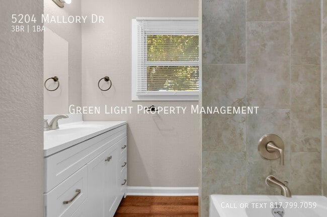 Building Photo - 5204 Mallory Dr