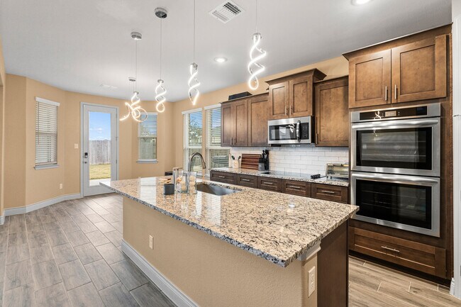 Building Photo - 7601 Silver Dr