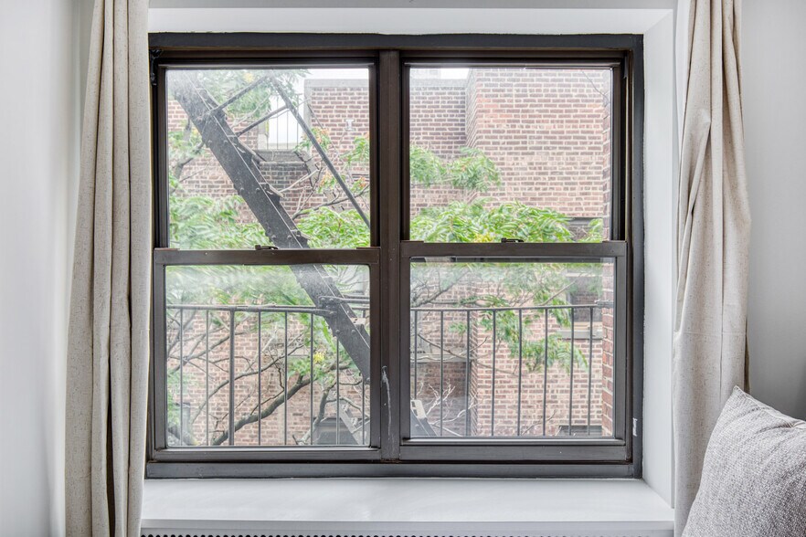 Building Photo - 252 E 61st St