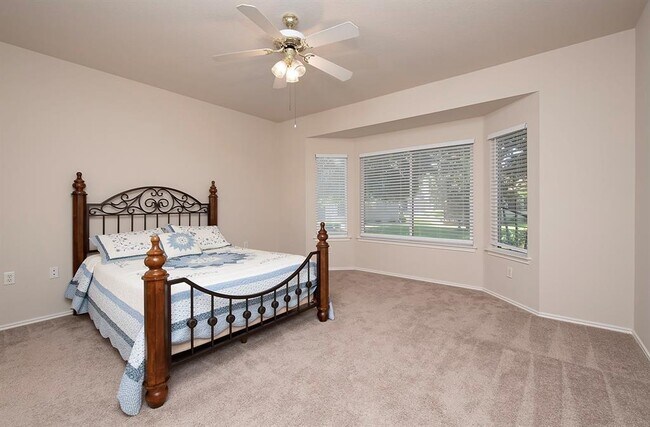 Building Photo - 129 Dewberry Dr