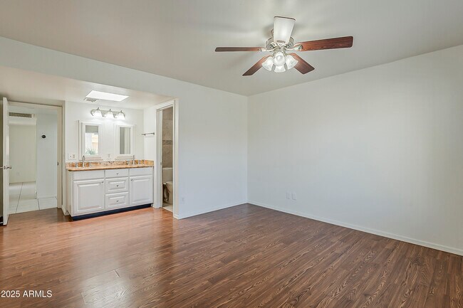 Building Photo - 14420 N 57th Dr