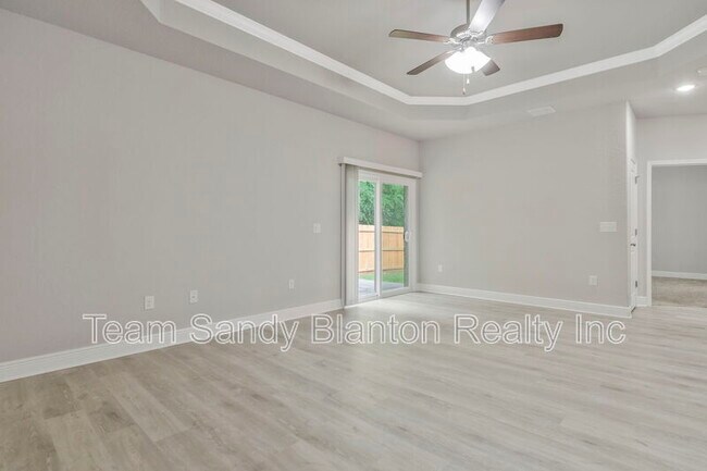 Building Photo - 5402 Parkside Dr