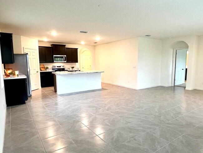 Building Photo - 4011 SW Kidd Ct