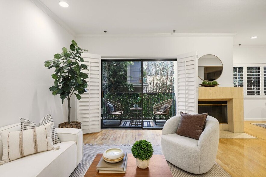 Building Photo - 11737 Darlington Ave