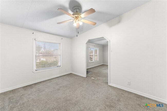 Building Photo - 2676 Pahmeyer Rd