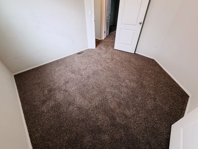 Building Photo - 4400 W Florida Ave