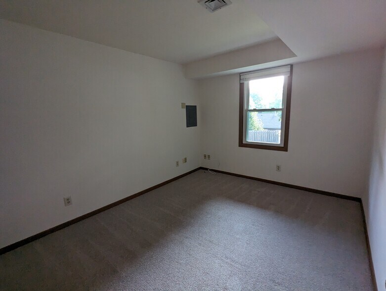 Building Photo - 3349 S 113th St