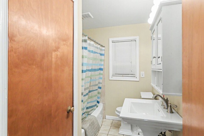 Building Photo - Three bedroom, two bath single family home in Camp Hill