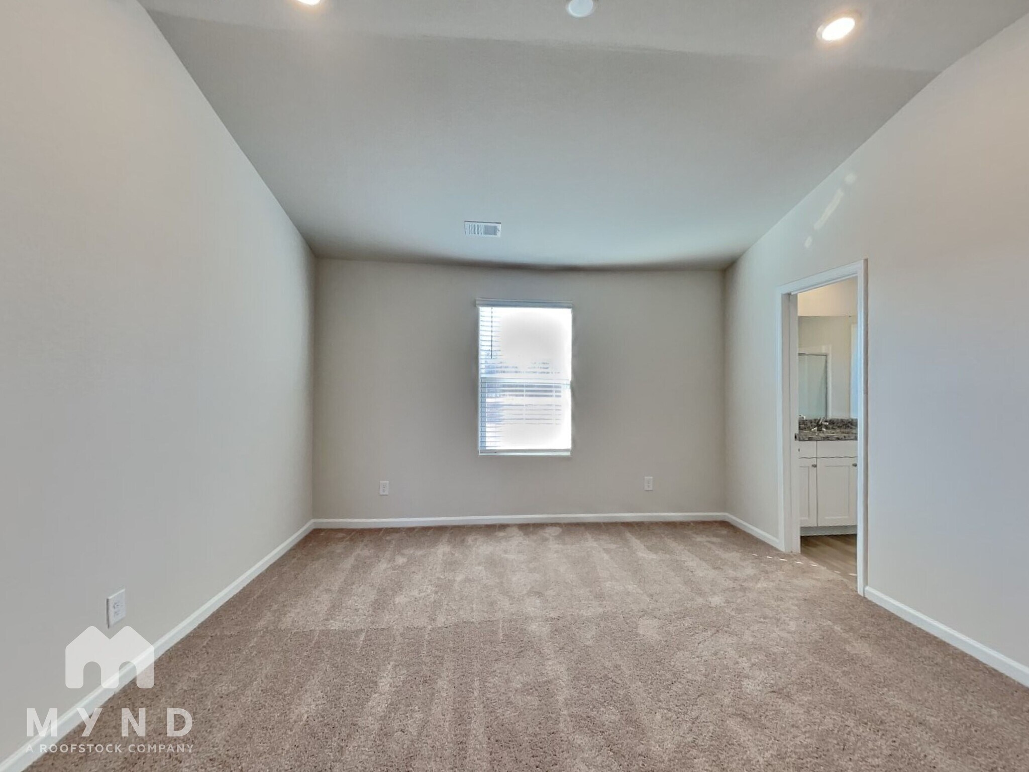 Building Photo - 65 New Villas St