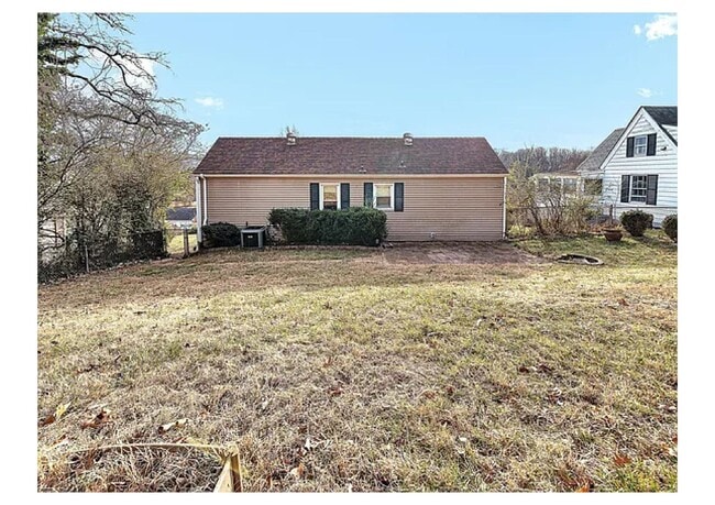 Building Photo - Charming 3BR in SW Roanoke | Fenced Yard | Hardwood Floors | Wasena Area