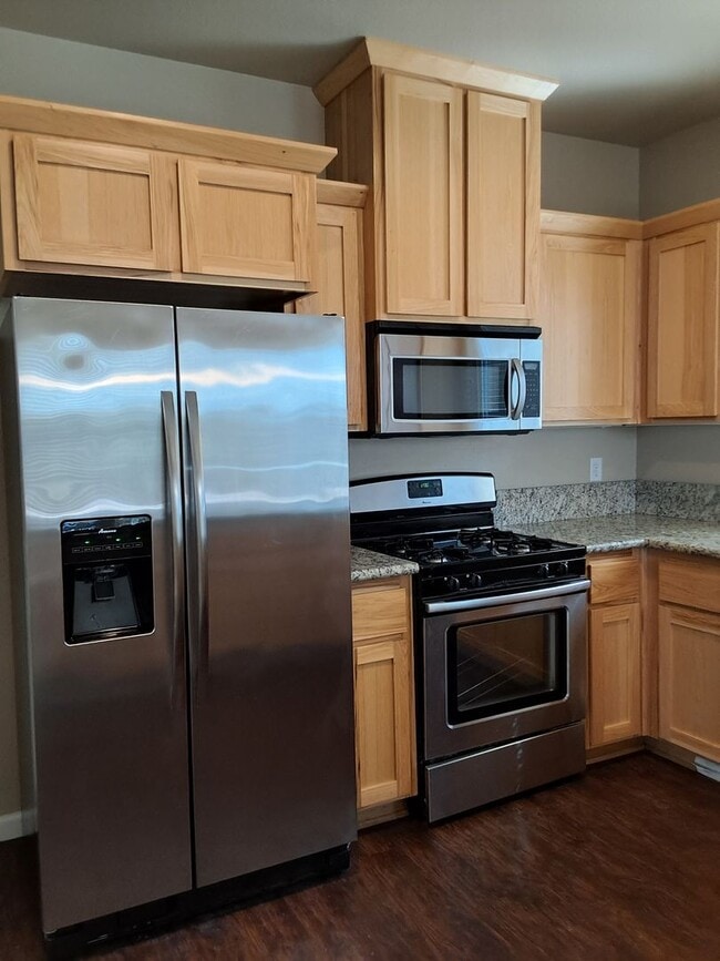 Building Photo - 2204 Estes Rd